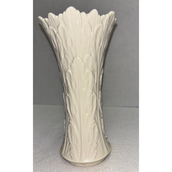 Lenox Vase Woodland Ivory Color Porcelain 8.5” Embossed Swirl Scalloped USA '80s - Picture 1 of 9